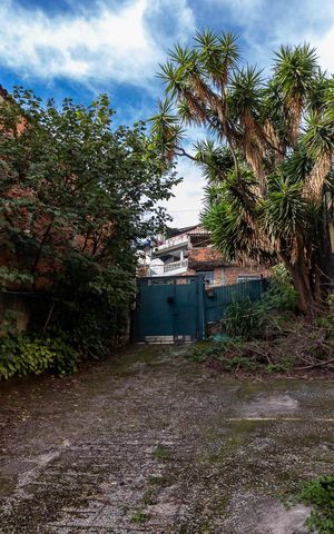 Casa à venda com 345m², 8 quartos e 3 vagasGaragem e Área Comum