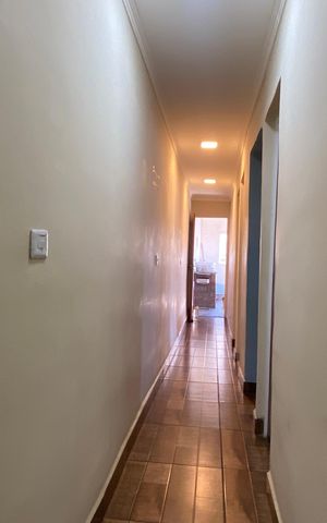 Casa à venda com 300m², 5 quartos e 2 vagasCorredor