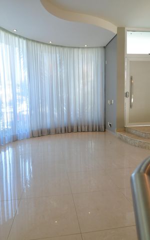 Casa de condomínio para alugar com 472m², 4 quartos e 4 vagasSala