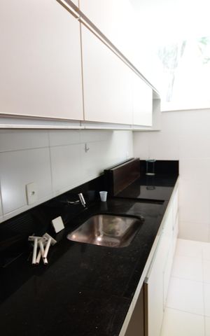 Casa de condomínio para alugar com 472m², 4 quartos e 4 vagasÁrea de Serviço