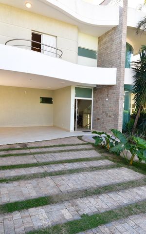 Casa de condomínio para alugar com 472m², 4 quartos e 4 vagasFachada