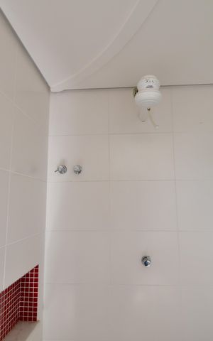 Casa de condomínio para alugar com 472m², 4 quartos e 4 vagasBanheiro de serviço