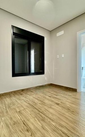 Casa de condomínio à venda com 233m², 3 quartos e 4 vagas