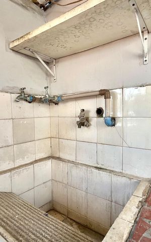 Casa à venda com 300m², 2 quartos e 3 vagas Casa à venda com 300m², 2 quartos e 3 vagasÁrea de Serviço