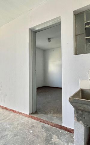 Casa à venda com 300m², 2 quartos e 3 vagas Casa à venda com 300m², 2 quartos e 3 vagasEdícula