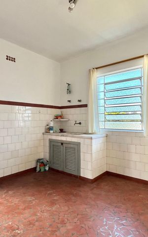 Casa à venda com 300m², 2 quartos e 3 vagas Casa à venda com 300m², 2 quartos e 3 vagasCozinha