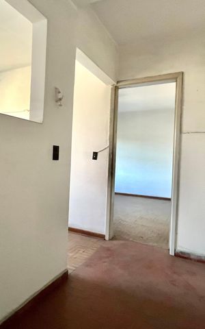 Casa à venda com 300m², 2 quartos e 3 vagas Casa à venda com 300m², 2 quartos e 3 vagasEdícula