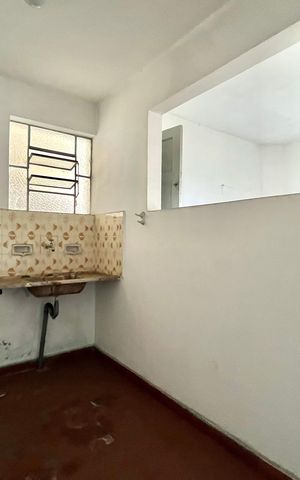Casa à venda com 300m², 2 quartos e 3 vagas Casa à venda com 300m², 2 quartos e 3 vagasEdícula