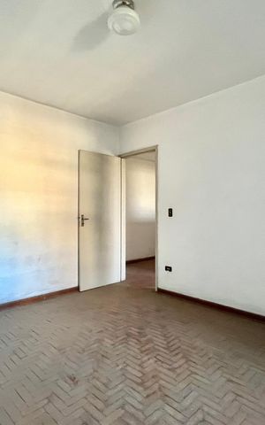 Casa à venda com 300m², 2 quartos e 3 vagas Casa à venda com 300m², 2 quartos e 3 vagasEdícula
