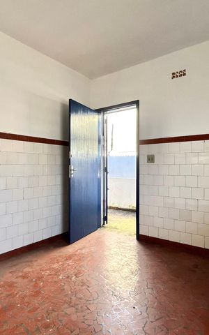 Casa à venda com 300m², 2 quartos e 3 vagas Casa à venda com 300m², 2 quartos e 3 vagasCozinha