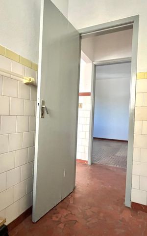 Casa à venda com 300m², 2 quartos e 3 vagas Casa à venda com 300m², 2 quartos e 3 vagasBanheiro