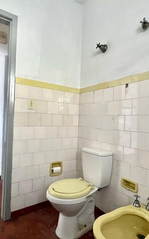 Casa à venda com 300m², 2 quartos e 3 vagas Casa à venda com 300m², 2 quartos e 3 vagasBanheiro