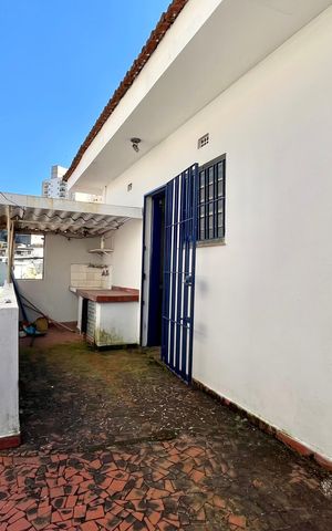 Casa à venda com 300m², 2 quartos e 3 vagas Casa à venda com 300m², 2 quartos e 3 vagasÁrea externa