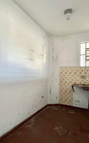 Casa à venda com 300m², 2 quartos e 3 vagas Casa à venda com 300m², 2 quartos e 3 vagasEdícula