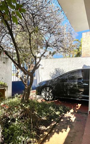 Casa à venda com 300m², 2 quartos e 3 vagas Casa à venda com 300m², 2 quartos e 3 vagasJardim