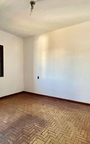 Casa à venda com 300m², 2 quartos e 3 vagas Casa à venda com 300m², 2 quartos e 3 vagasQuarto 2