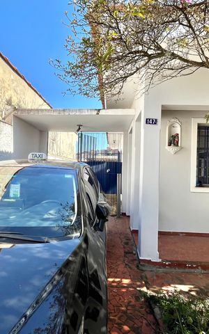 Casa à venda com 300m², 2 quartos e 3 vagas Casa à venda com 300m², 2 quartos e 3 vagasGaragem