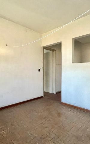 Casa à venda com 300m², 2 quartos e 3 vagas Casa à venda com 300m², 2 quartos e 3 vagasEdícula