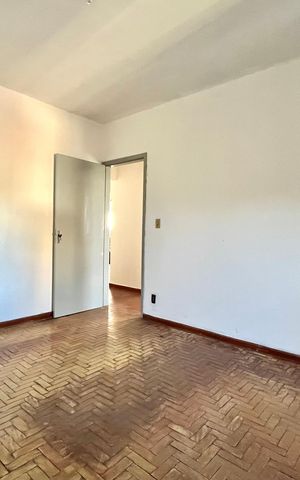Casa à venda com 300m², 2 quartos e 3 vagas Casa à venda com 300m², 2 quartos e 3 vagasQuarto 2