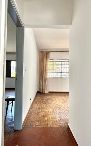 Casa à venda com 300m², 2 quartos e 3 vagas Casa à venda com 300m², 2 quartos e 3 vagasCorredor