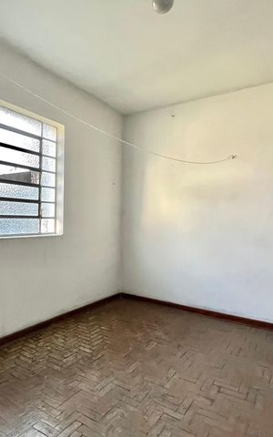 Casa à venda com 300m², 2 quartos e 3 vagas Casa à venda com 300m², 2 quartos e 3 vagasEdícula