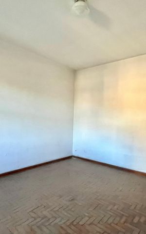 Casa à venda com 300m², 2 quartos e 3 vagas Casa à venda com 300m², 2 quartos e 3 vagasEdícula