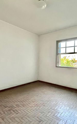 Casa à venda com 300m², 2 quartos e 3 vagas Casa à venda com 300m², 2 quartos e 3 vagasEdícula