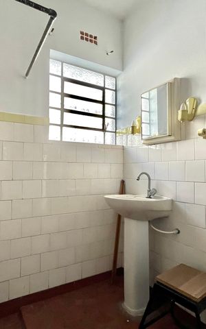 Casa à venda com 300m², 2 quartos e 3 vagas Casa à venda com 300m², 2 quartos e 3 vagasBanheiro