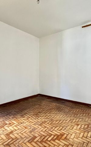 Casa à venda com 300m², 2 quartos e 3 vagas Casa à venda com 300m², 2 quartos e 3 vagasSala