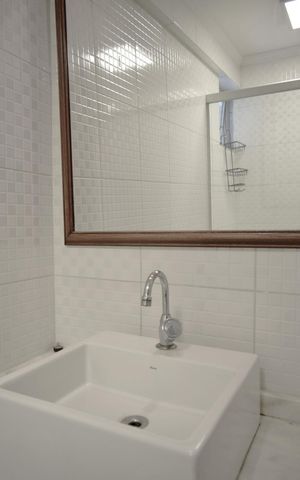 Apartamento para alugar com 70m², 2 quartos e 2 vagasBanheiro