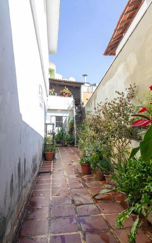 Casa à venda com 300m², 2 quartos e 2 vagas Casa à venda com 300m², 2 quartos e 2 vagasCorredor
