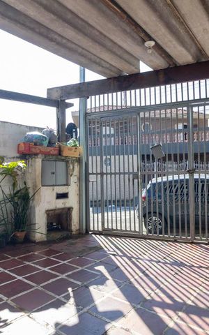 Casa à venda com 300m², 2 quartos e 2 vagas Casa à venda com 300m², 2 quartos e 2 vagasGaragem