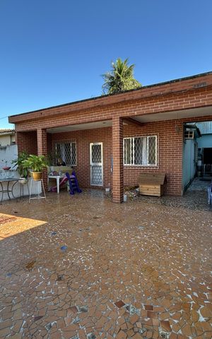 Casa à venda com 500m², 2 quartos e 1 vagaFachada