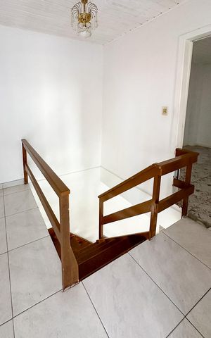 Casa para alugar com 200m², 3 quartos e 2 vagasEscada
