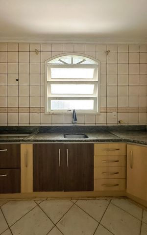 Casa para alugar com 200m², 3 quartos e 2 vagasCozinha