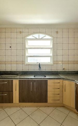 Casa para alugar com 200m², 3 quartos e 2 vagasCozinha