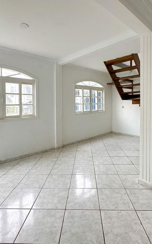 Casa para alugar com 200m², 3 quartos e 2 vagasSala
