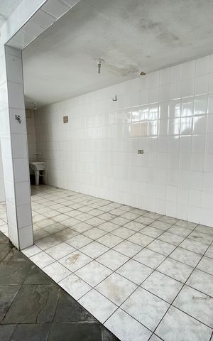 Casa à venda com 85m², 4 quartos e 5 vagasQuintal