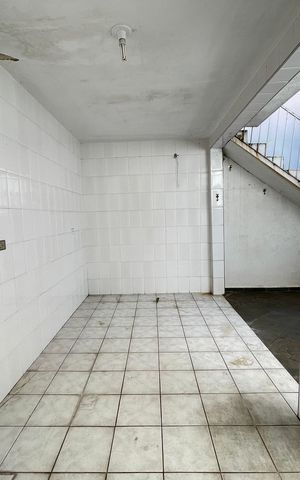Casa à venda com 85m², 4 quartos e 5 vagasQuintal