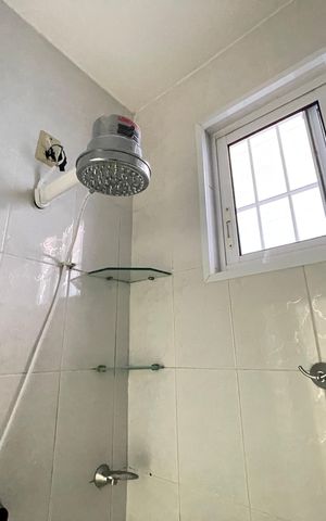 Casa à venda com 85m², 4 quartos e 5 vagasBanheiro 2