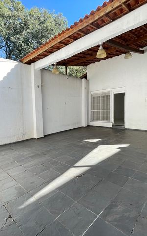 Casa à venda com 85m², 4 quartos e 5 vagasQuintal