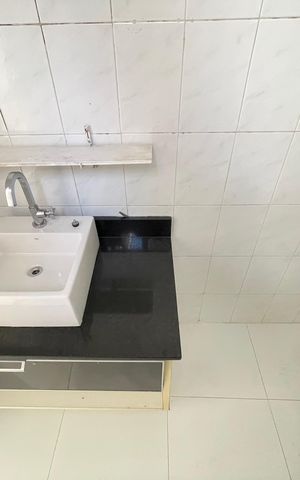 Casa à venda com 85m², 4 quartos e 5 vagasBanheiro 1