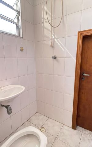 Casa à venda com 85m², 4 quartos e 5 vagasBanheiro 3