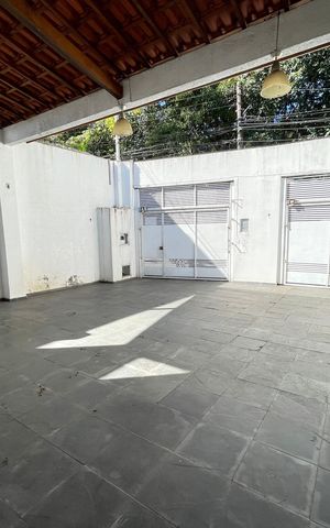 Casa à venda com 85m², 4 quartos e 5 vagasQuintal