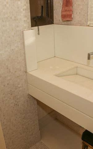 Apartamento à venda com 193m², 3 quartos e 3 vagas Apartamento à venda com 193m², 3 quartos e 3 vagasLavabo