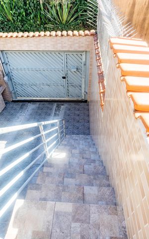 Casa à venda com 360m², 4 quartos e 5 vagas Casa à venda com 360m², 4 quartos e 5 vagasCasa 2 - entrada