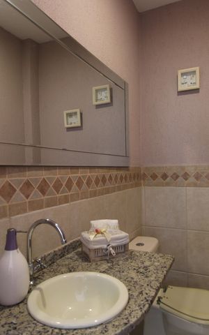 Casa de condomínio à venda com 215m², 4 quartos e 2 vagasLavabo