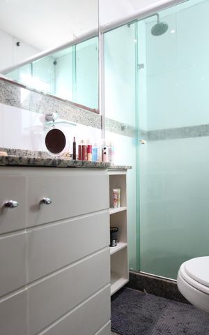 Casa de condomínio à venda com 215m², 4 quartos e 2 vagasBanheiro social