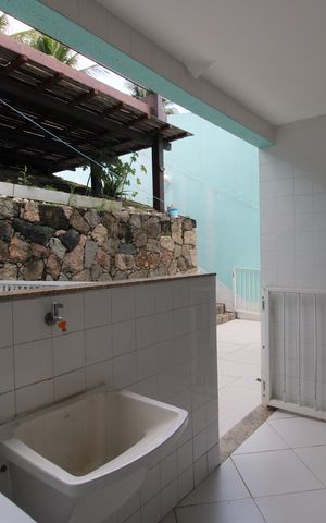 Casa de condomínio à venda com 215m², 4 quartos e 2 vagasÁrea de serviço