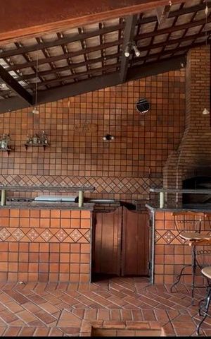 Casa de condomínio à venda com 215m², 4 quartos e 2 vagas Casa de condomínio à venda com 215m², 4 quartos e 2 vagasQuintal - Churrasqueira